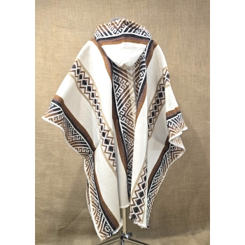 Poncho ekwadorskie - długie ze 100% wełny owczej w odcieniu beżowo brązowym .